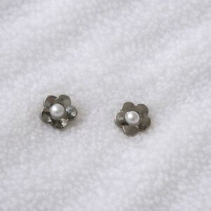 Pearl Flower Stud Earrings Silver Tone